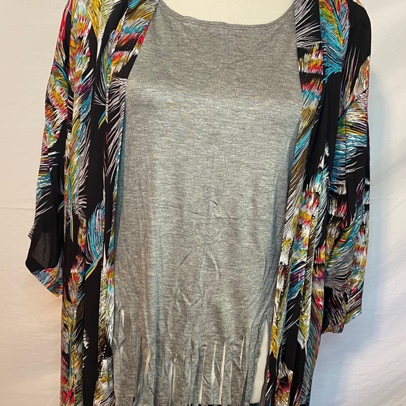 🍍🍍New! Montrez Gray Fringed Tank - Picture 6 of 6